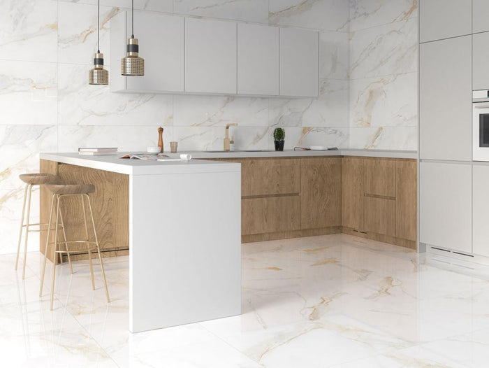 Baldosa porcelánica Marshall Gold 24x48 pulg. con aspecto de mármol pulido 3