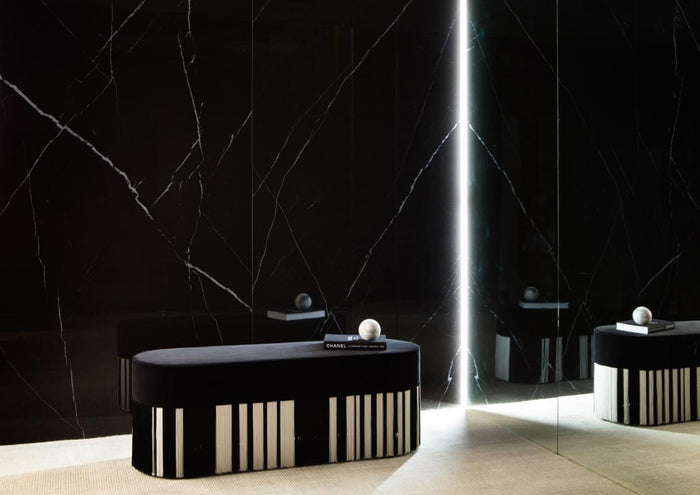 Azulejo de porcelana pulido Marquina Nero 48x102 efecto mármol Delight 5