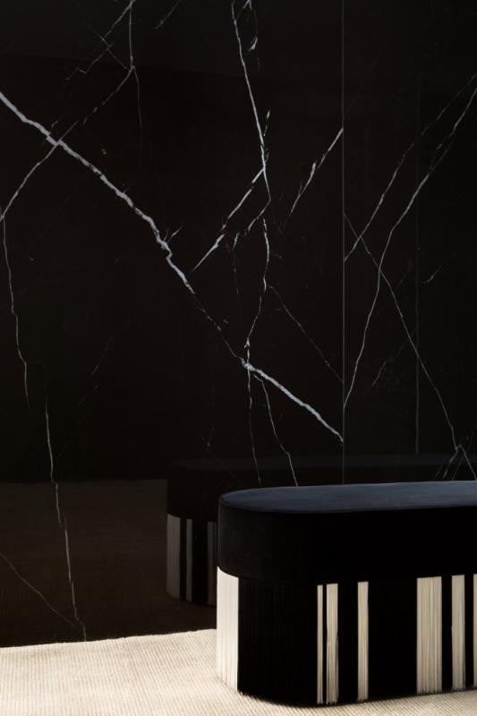 Azulejo de porcelana pulido Marquina Nero 48x102 efecto mármol Delight 2