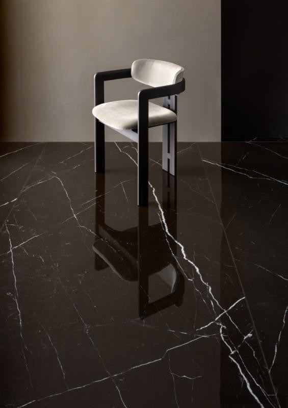Azulejo de porcelana pulido Marquina Nero 48x102 efecto mármol Delight 3