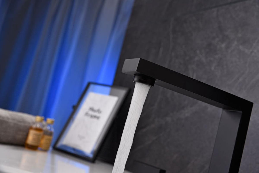 Grifo de baño de dos manijas 06139B - Negro mate